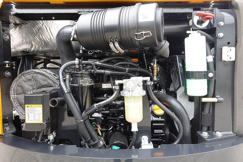 Yuchai Americas Excavator Engine Bay – Detailed Interior View