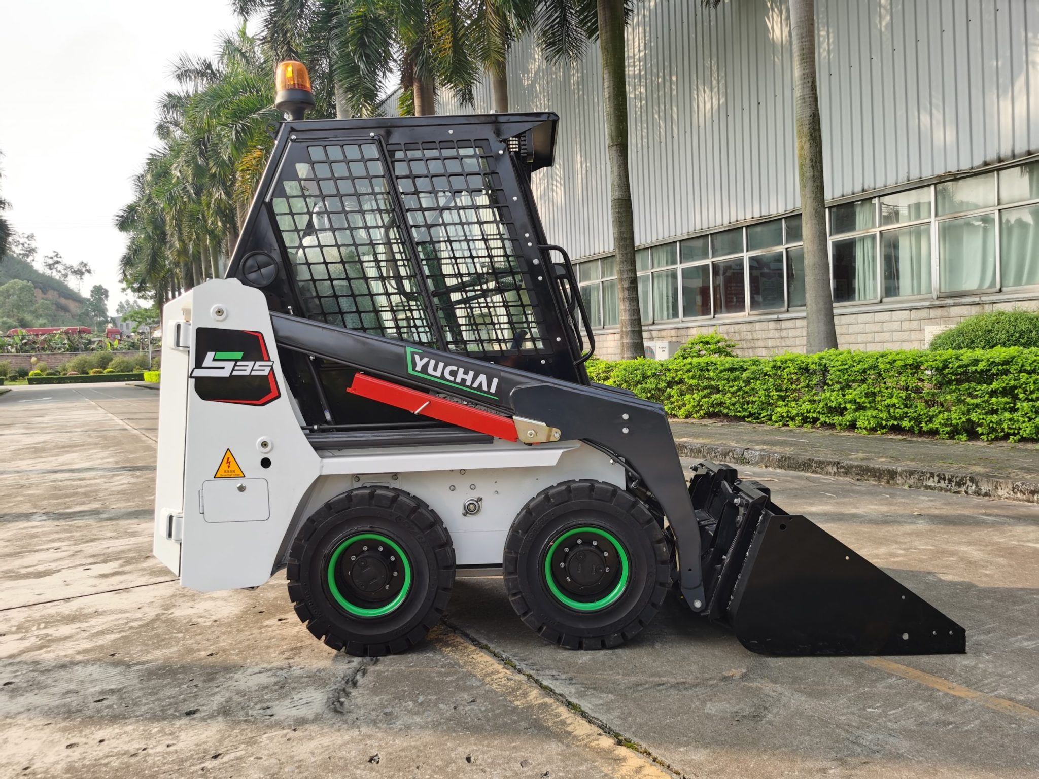 Yuchai Americas G35 Skid Steer: Compact Power in Action