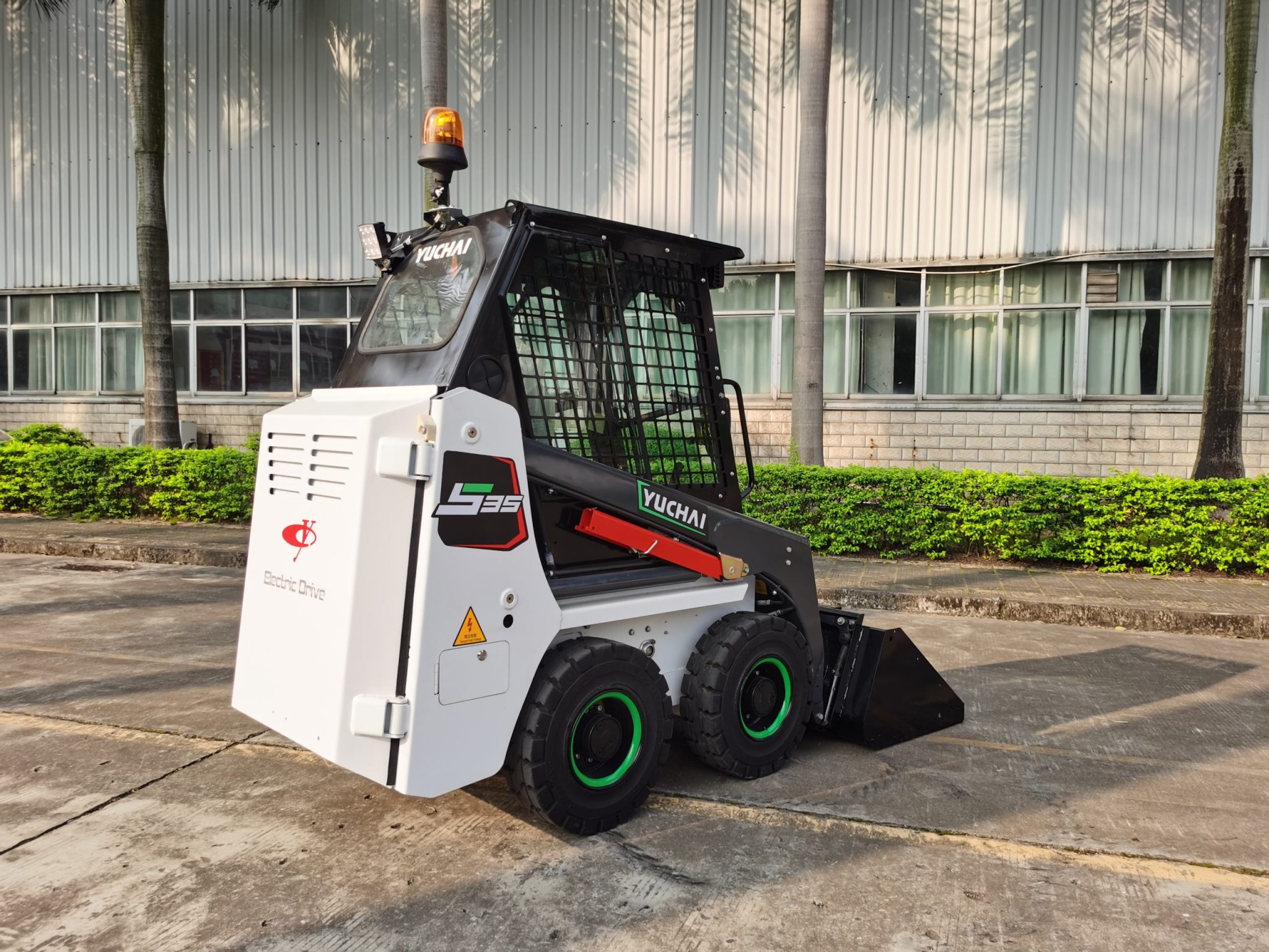 Yuchai Americas Heavy-duty skid steer with high lifting capacity Norwalk CT