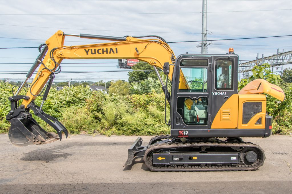 Excavator CT: Yuchai YC80 with 30+ attachments