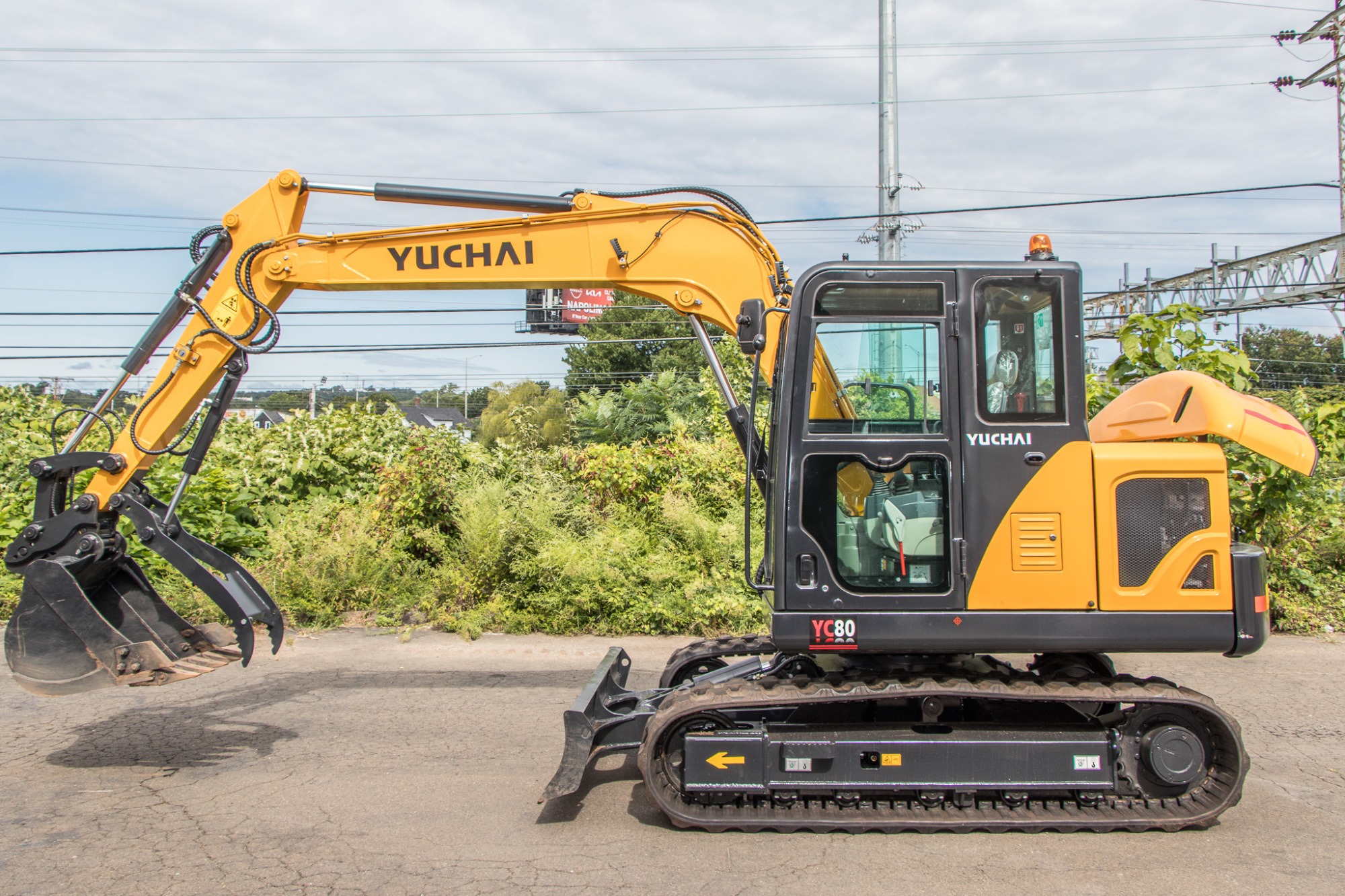 Excavator CT: Yuchai YC80 with suspension damping seat