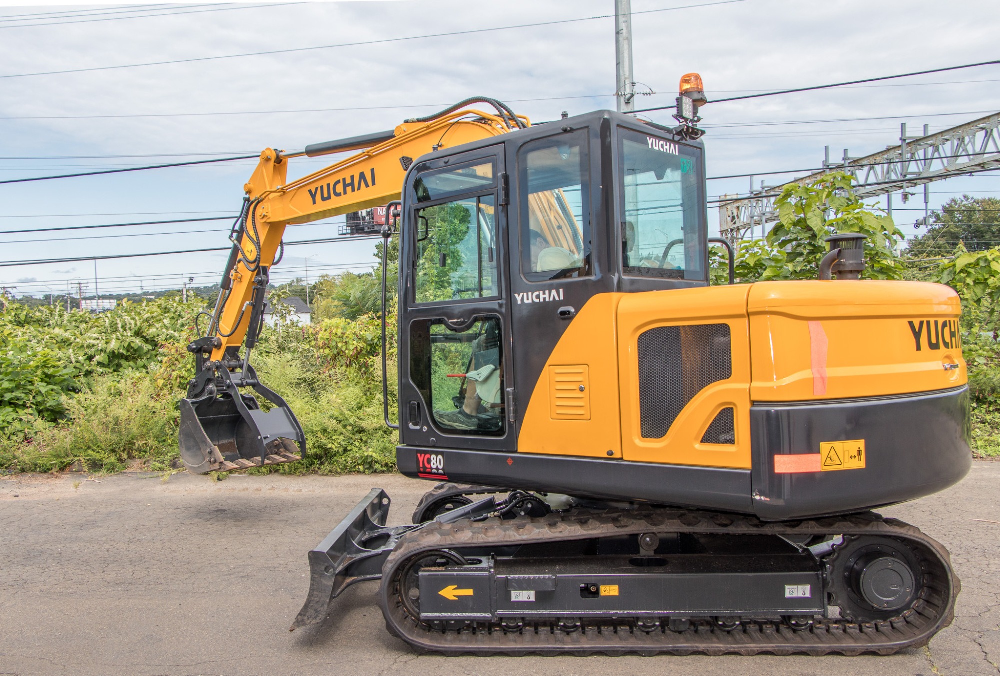 Yanmar excavator alternative: Yuchai YC80 comfort features