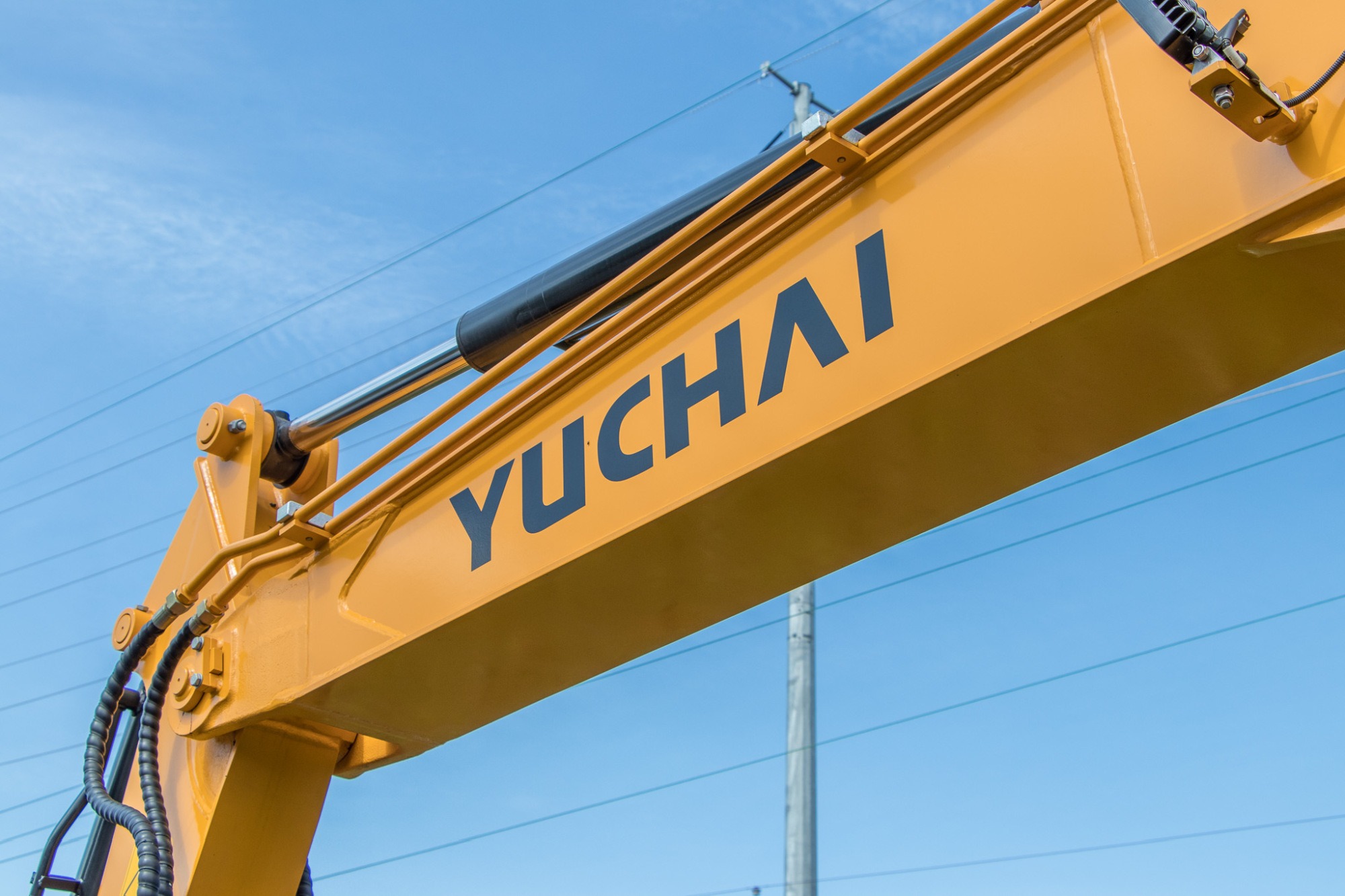 Cat excavator vs Yuchai YC80: Operator comfort