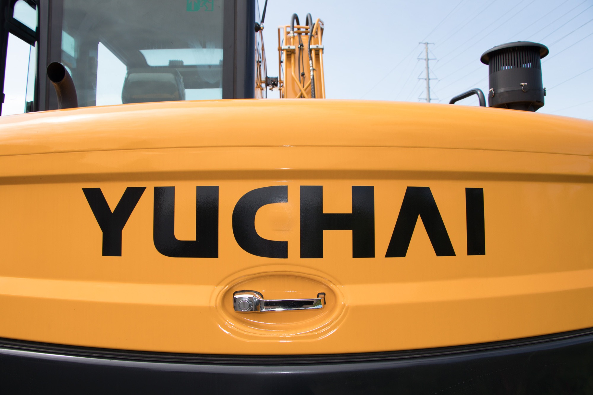 Buy excavators: Yuchai YC80 with customizable seating