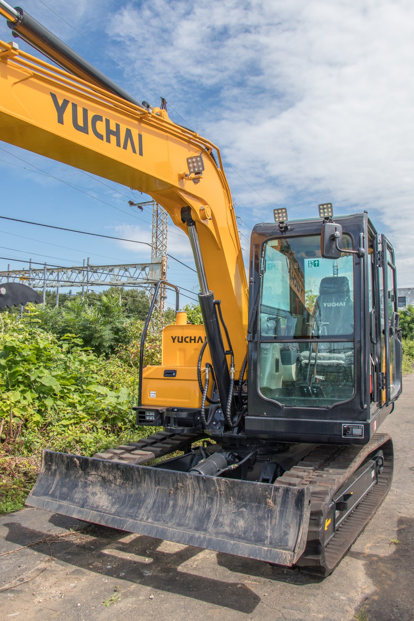 Forklifts near me: Yuchai YC80 excavator combo deal